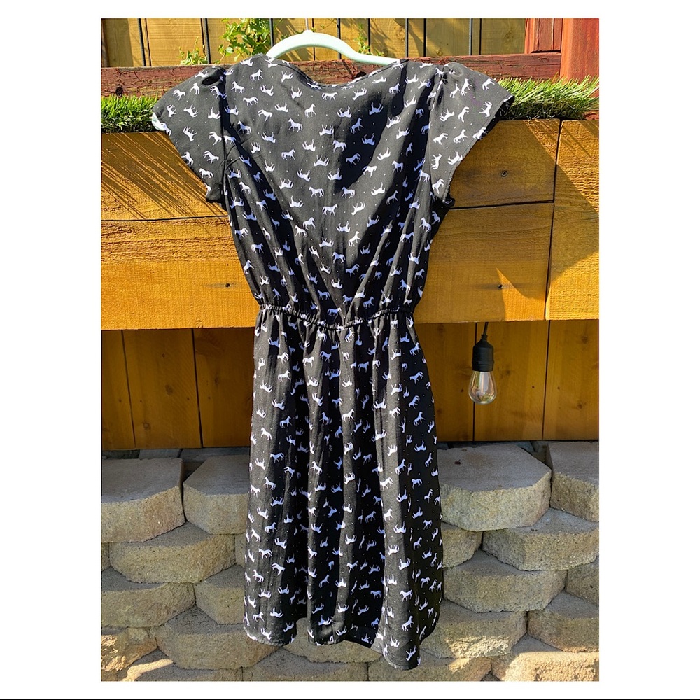 Xhiliration Sz M-horse print dress with attached tie belt & cap sleeves - Picture 3 of 4